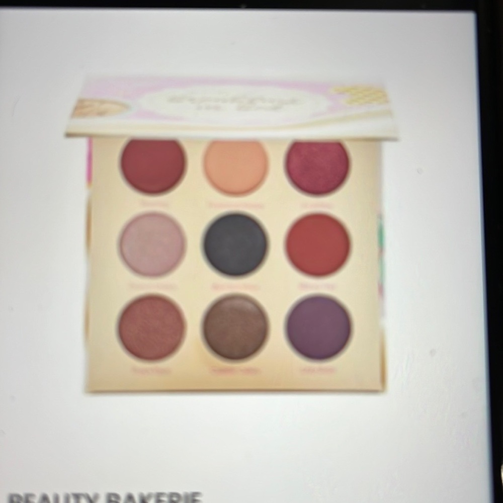 Beauty bakerie Breakfast in bed eyeshadow palette